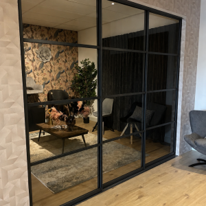 Staallook schuifwand met 3 deuren zwart